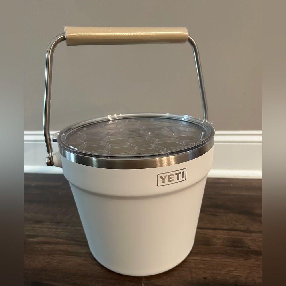 New with tags YETI Rambler Beverage Bucket